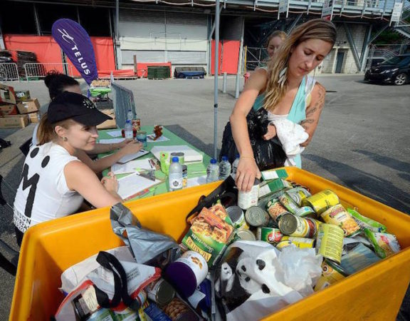 A ONG que recolhe alimentos que seriam jogados no lixo pelos supermercados e doa a quem precisa